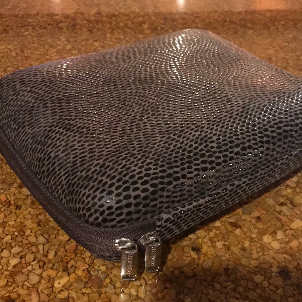 Laura Mercier Hardshell Makeup Travel Kit